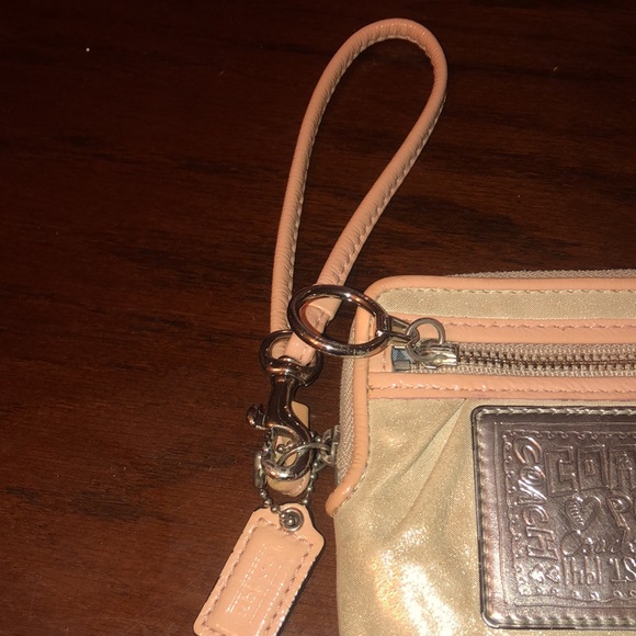 Coach Poppy White Pearl Shimmer Pink Zip Wristlet - Picture 3 of 6